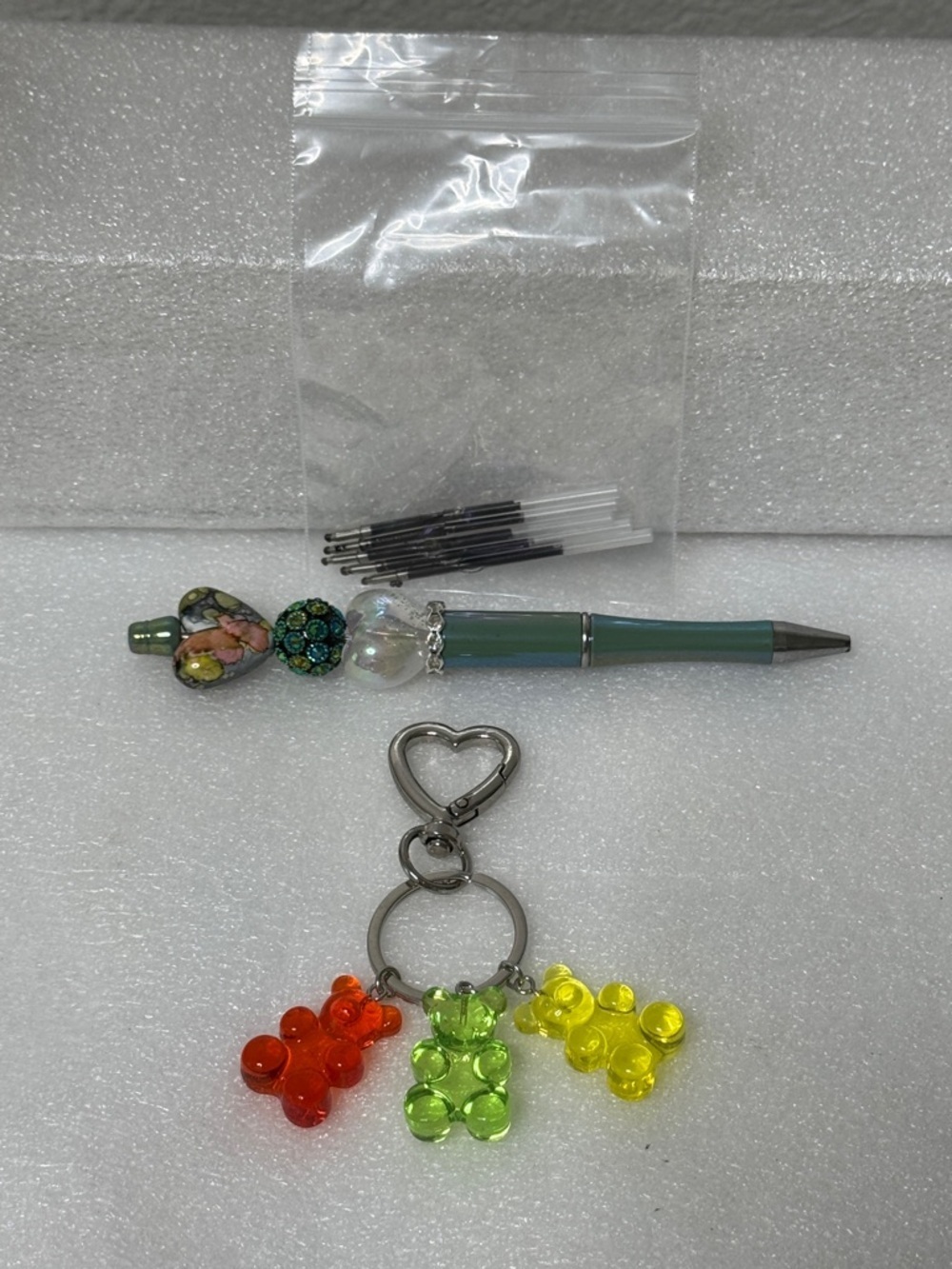 🖊️🐻✨ Cute Pen & Gummy Bear Keychain Set – Kawaii Stationery Gift - Picture 3 of 10